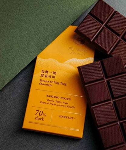 Box of Taiwan Ping Tung chocolate with two bars of dark chocolate on a green and black background